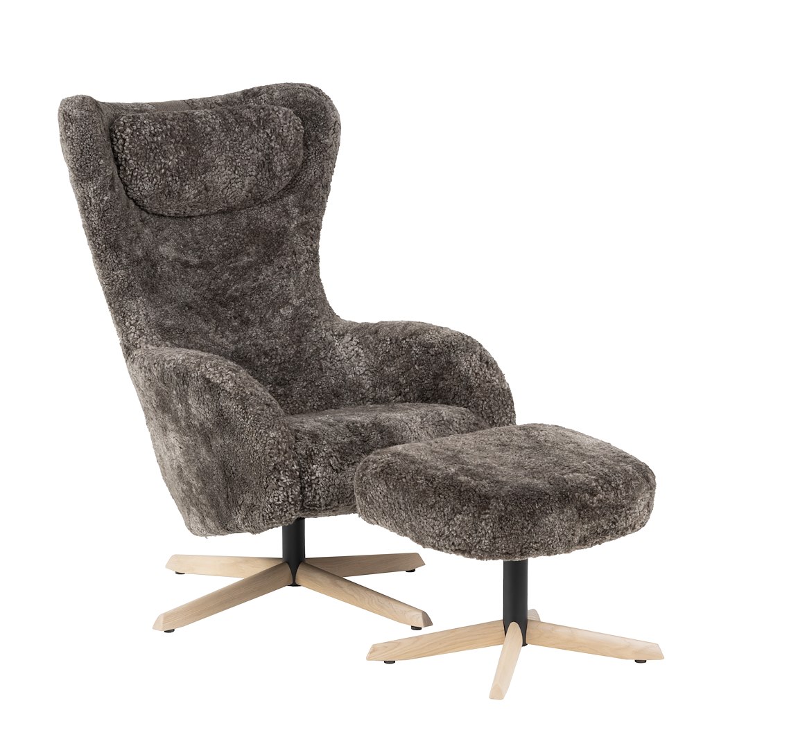 Bella hvilestol med krakk Fåreskinn Scandinavian Brown med sortlakkert S09 hvitpigmentert eik.