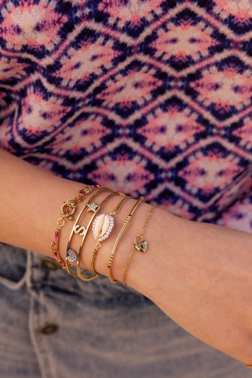 Open bangle met initial