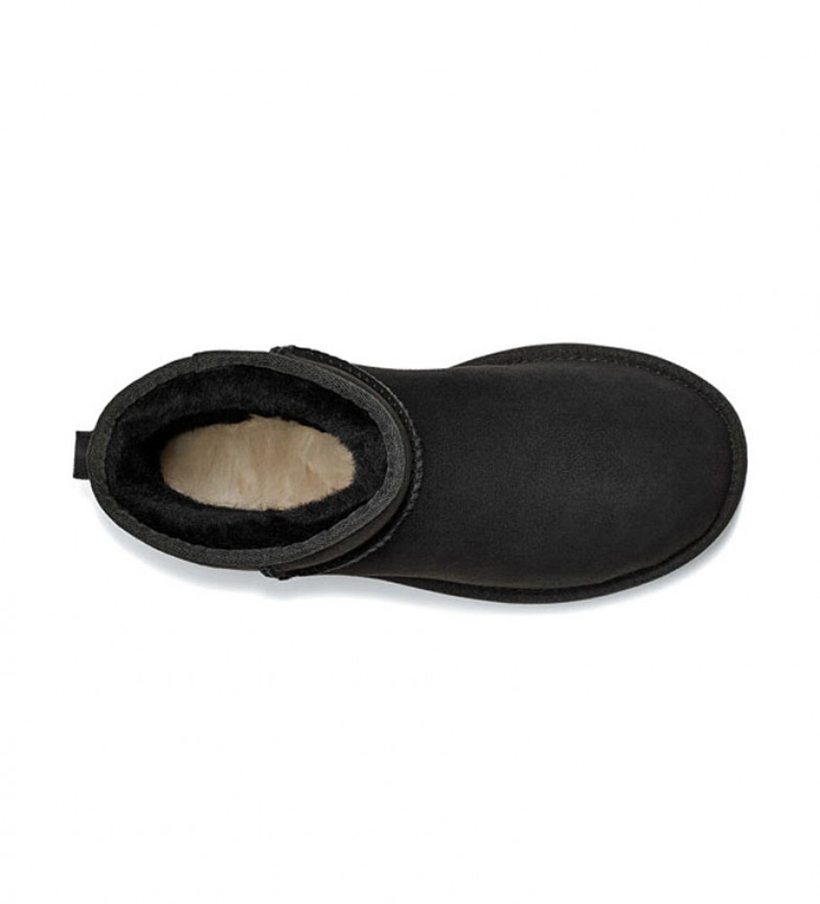 Botas de cano curto UGG Classic Mini II em couro, pretas