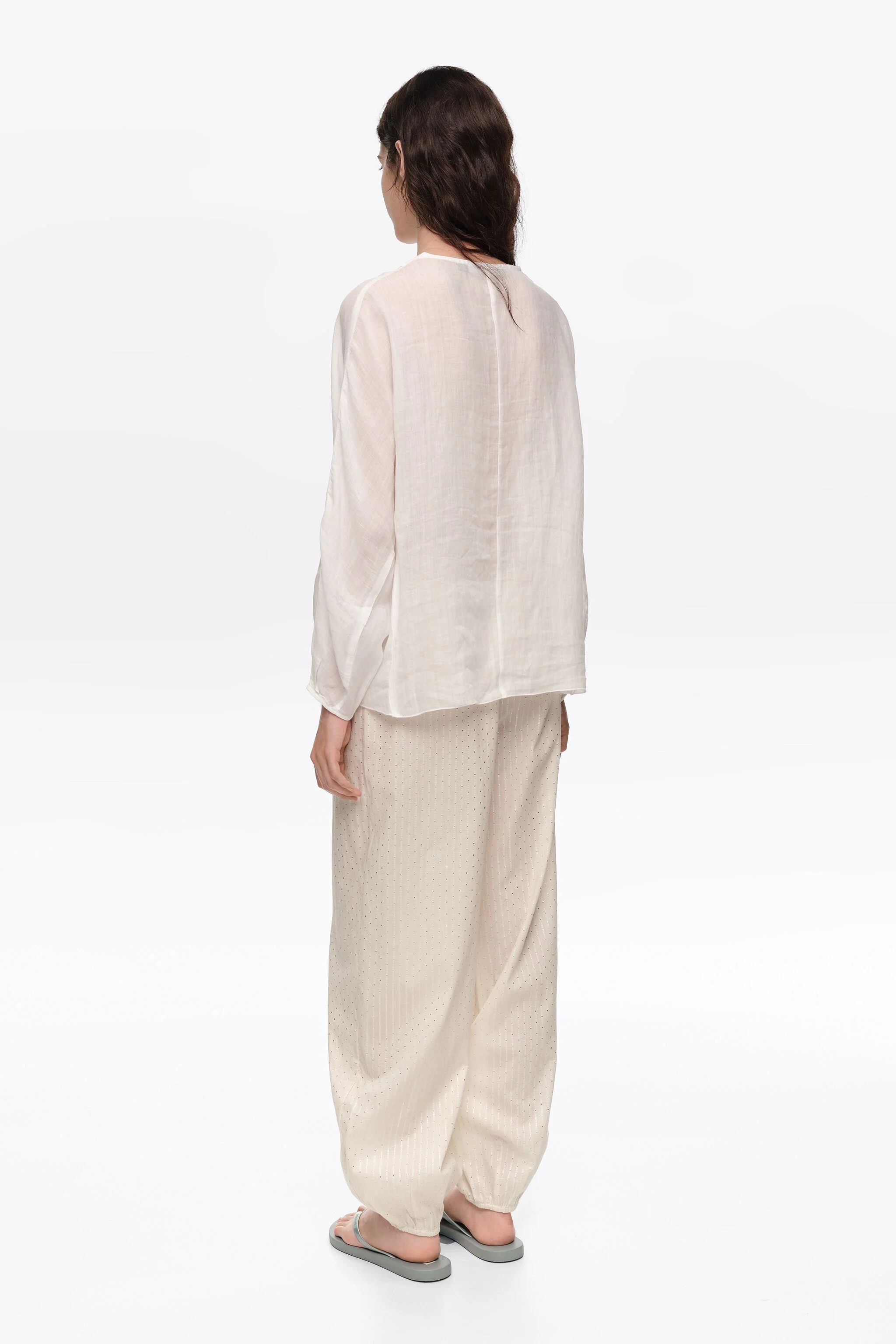 Camisa maxi branca de rami com laço