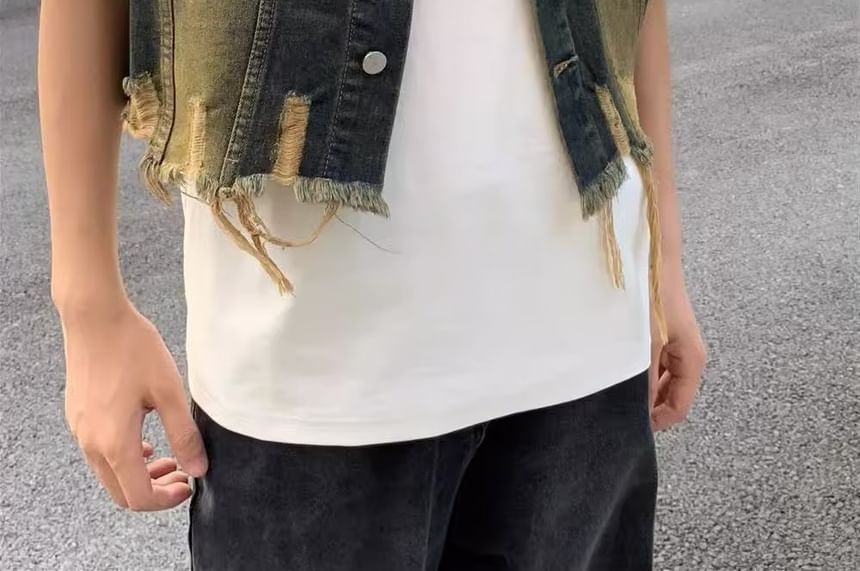 Adotuastic - Gewassen, gerafeld, versleten denim vest met knoopjes