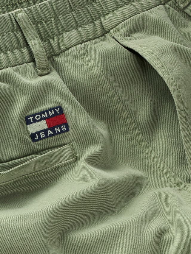 Tommy Jeans Chinohose »TJM CASUAL ELASTICATED PANT«  mit Bundfalten