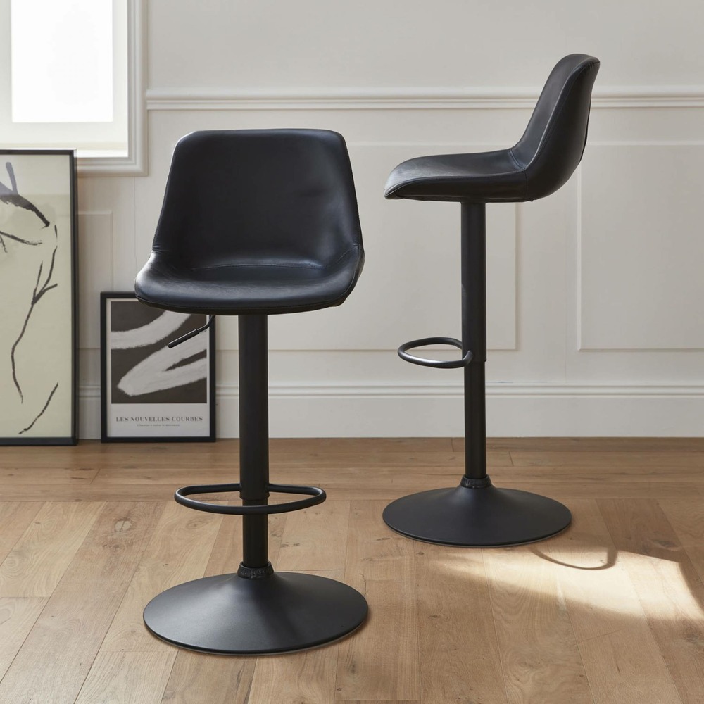 Lot de 2 tabourets de bar réglables - noah - simili cuir noir - hauteur réglable 60.5/81.5cm . Repose-pieds
