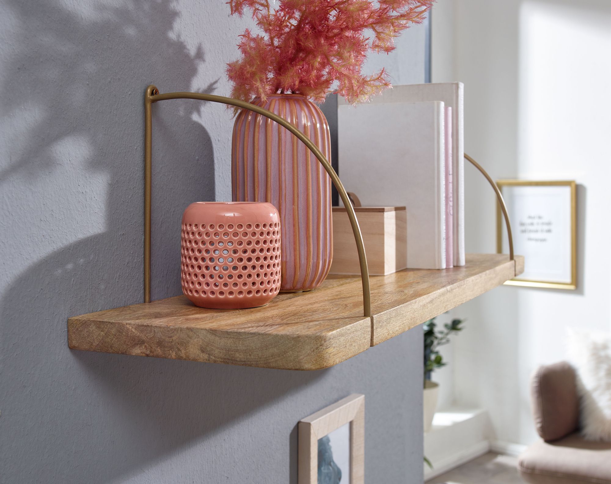 KADIMA DESIGN Wandregal TEVERE: Industrie-Stil, Mango Massivholz/Eisen, 100x25x22 cm, verschiedene Farben.