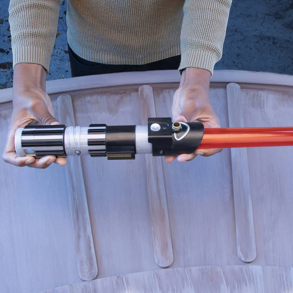 STAR WARS - LIGHTSABER FORGE SABRE LASER  ELECTRONIQUE DARK VADOR