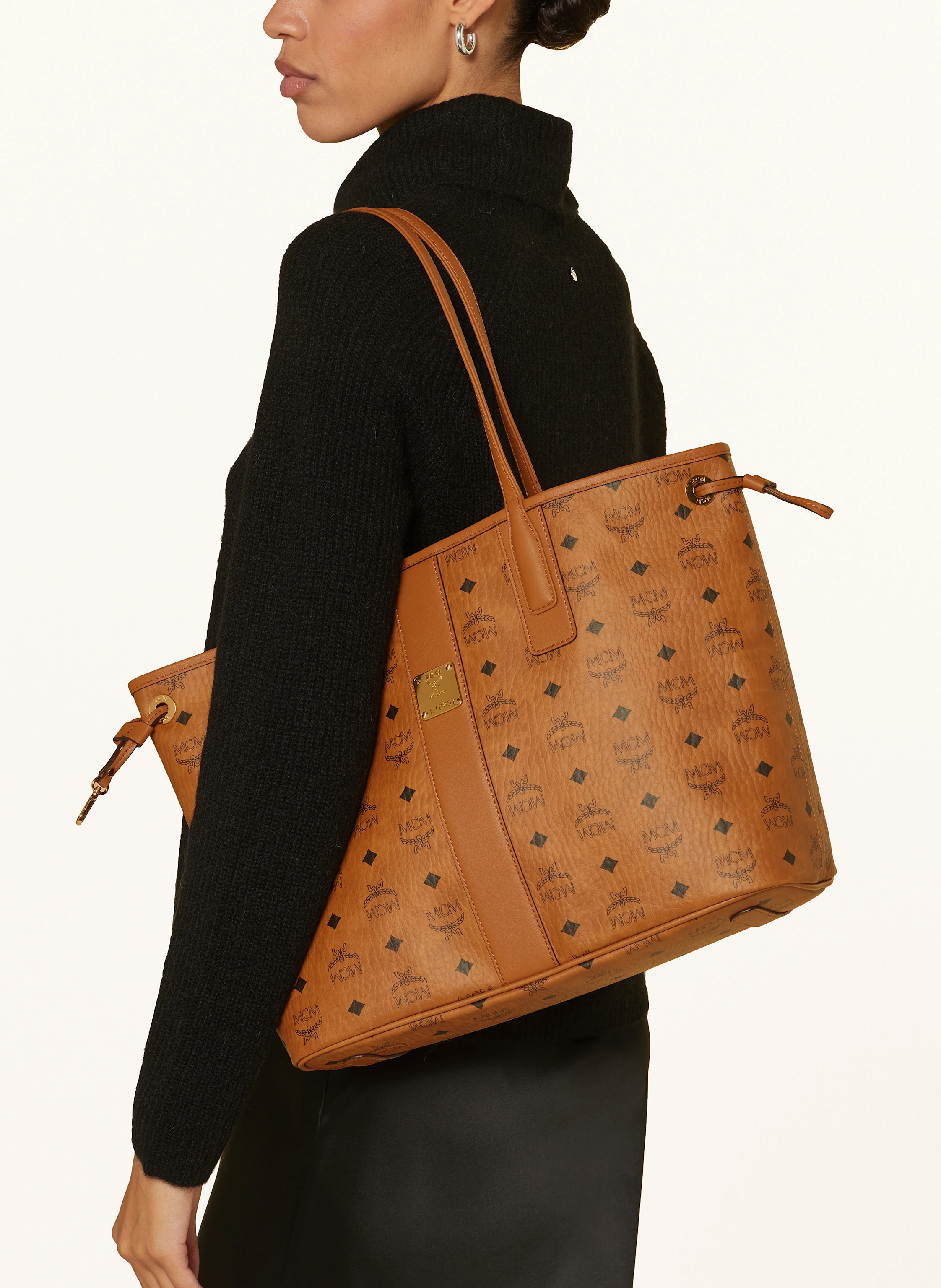 MCM Shopper LIZ MEDIUM zum Wenden mit Pouch