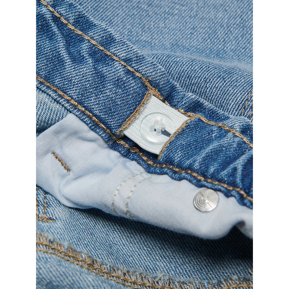 SOMENTE PARA CRIANÇAS<br>Calças jeans largas