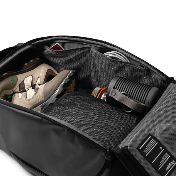 Bagagerie de voyage DB HUGGER ROLLER BAG CARRY-ON 40L