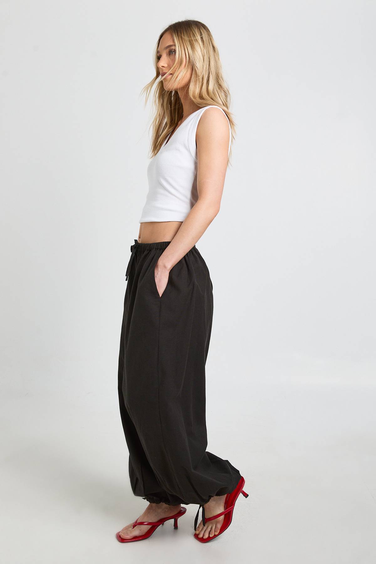 boohoo Pantalon Ballon Petite Aspect Lin Avec Liens Aux Chevilles