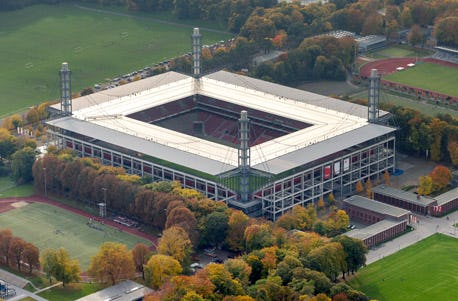 Fußballstadion-Rundflug ab Sankt Augustin als Geschenk