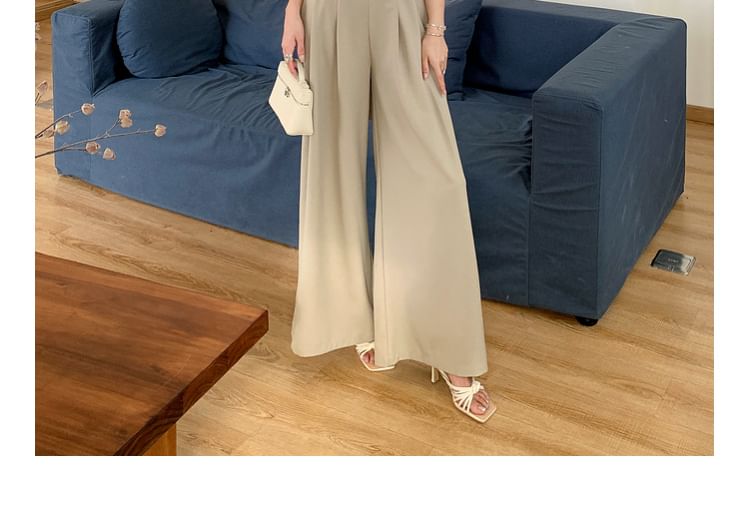 Arabesquito - Mouwloze V-hals jumpsuit met wijde pijpen