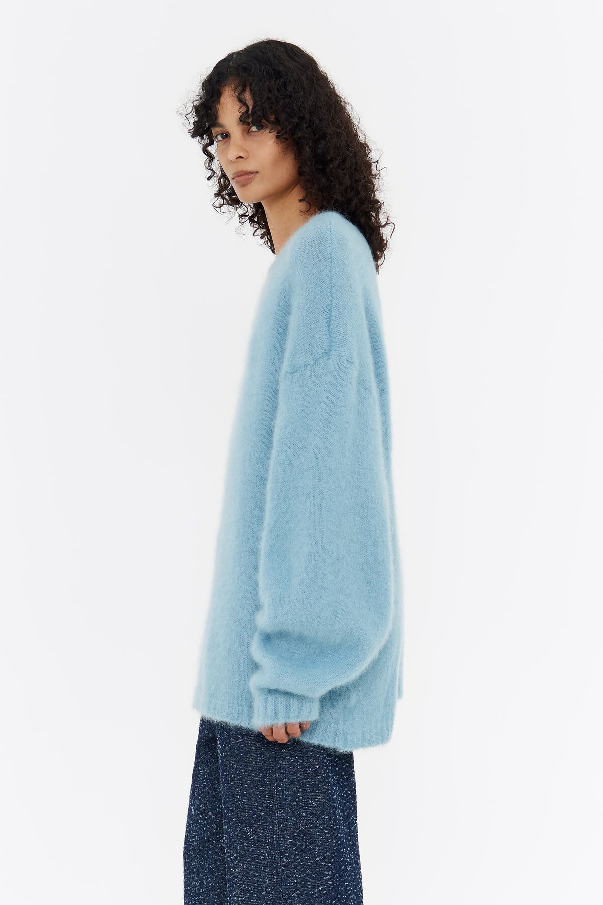 Suéter oversized azul claro de mohair
