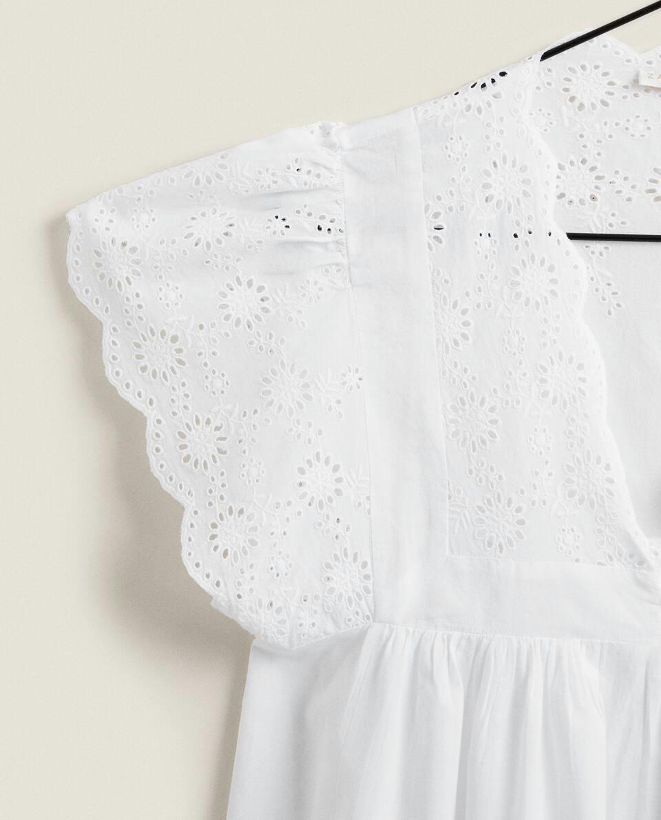 Camisola com bordado vazado