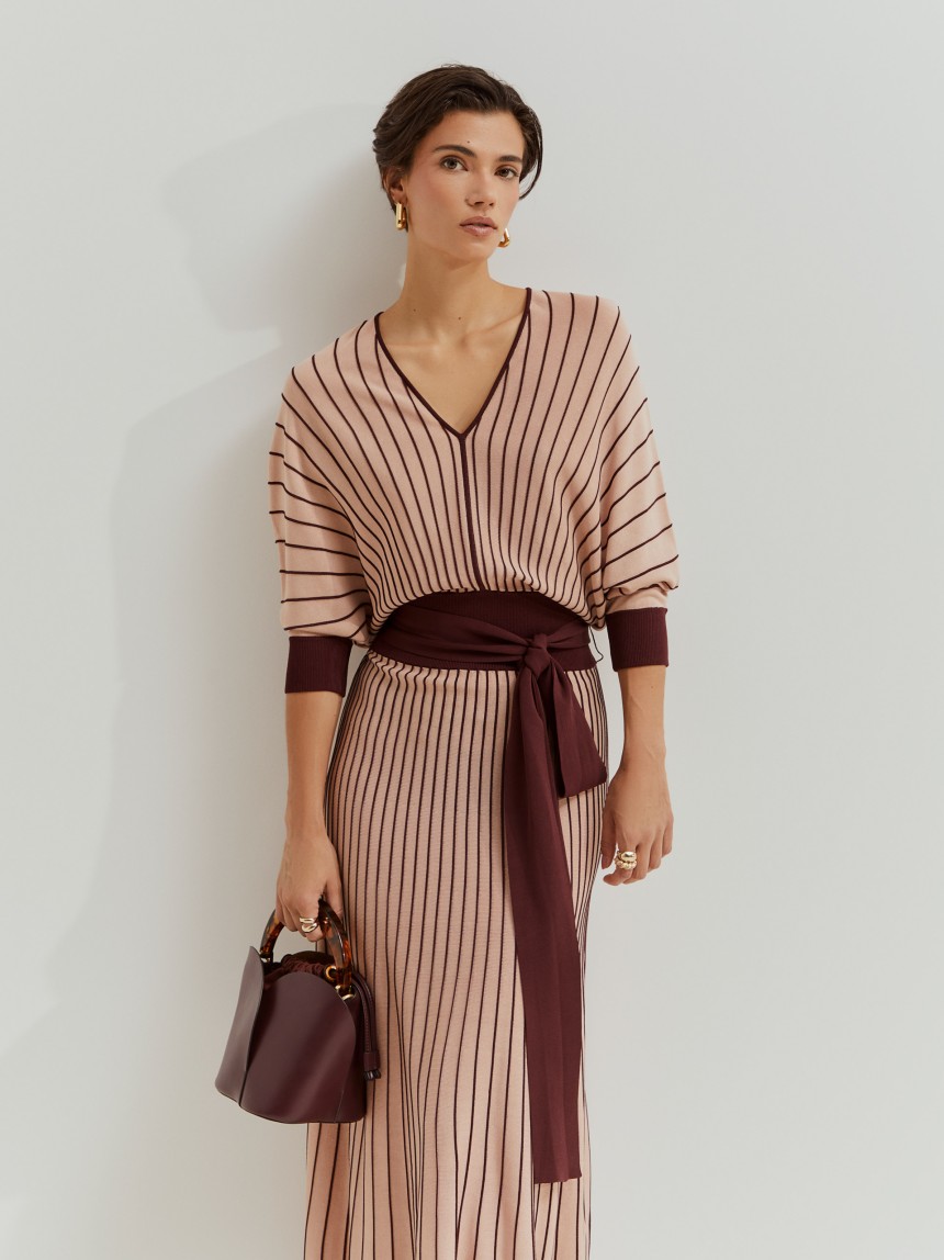 Vestido de malha evasé com riscas