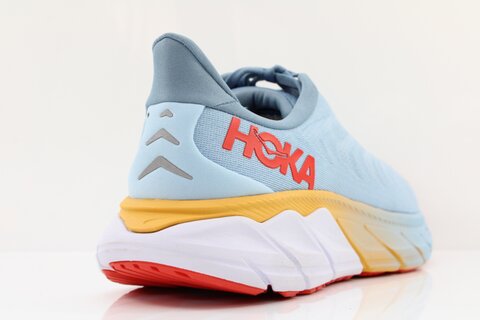 HOKA Arahi 6