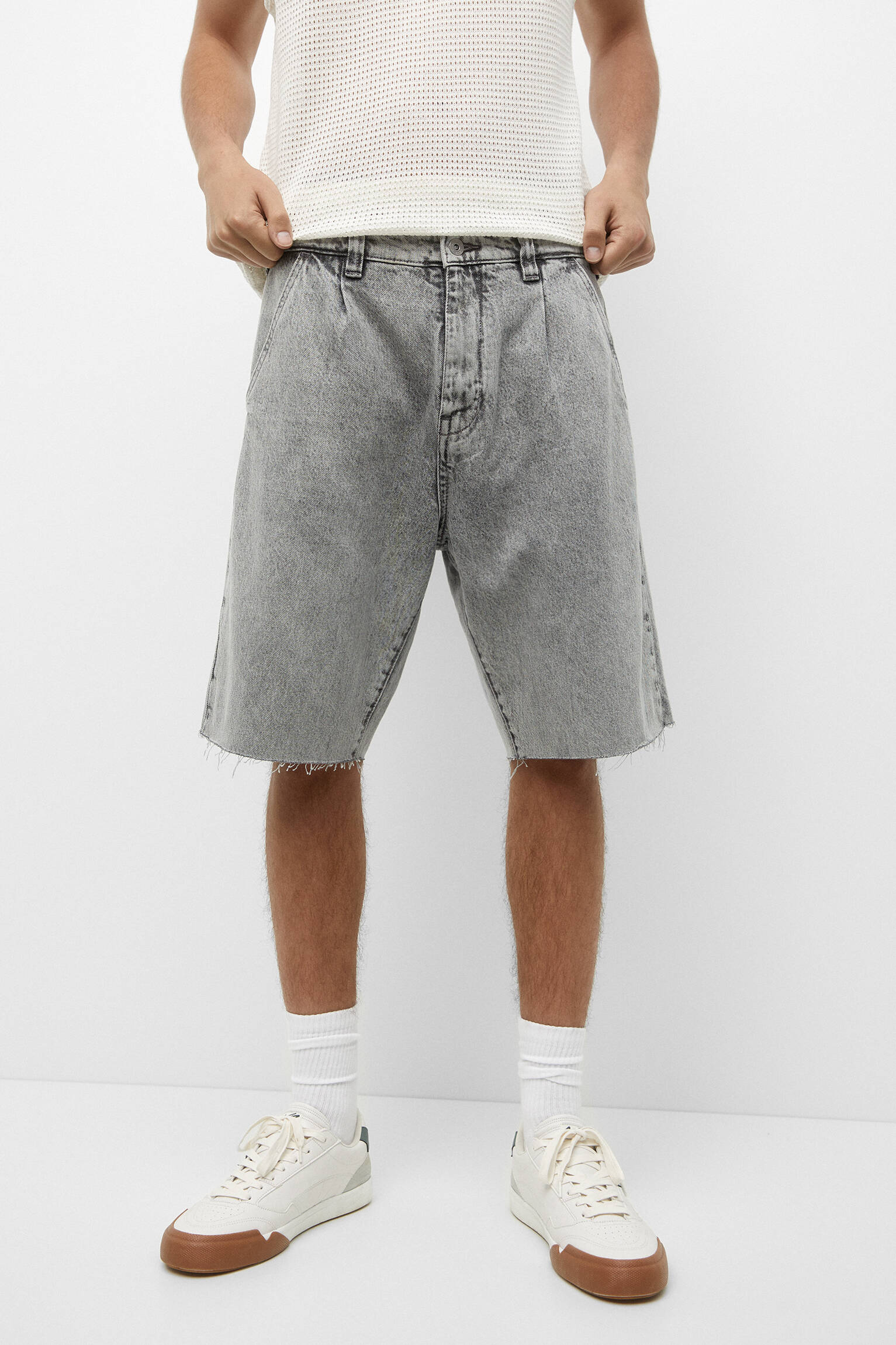 Bermuda jeans com pregas e pernas largas - Cinza escuro