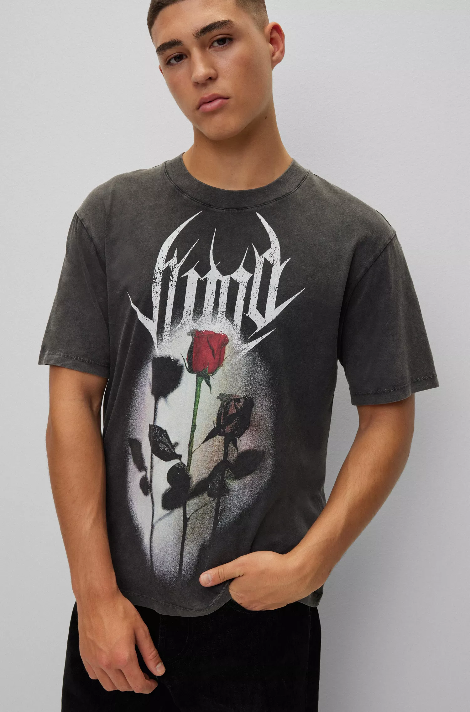 Camiseta HUGO vermelha de modelagem relaxada em algodão com estampa inspirada na banda.