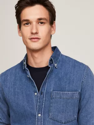 Camisa jeans de corte regular com gola abotoada