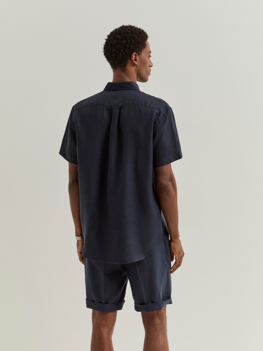 Camisa regular fit de manga curta em linho