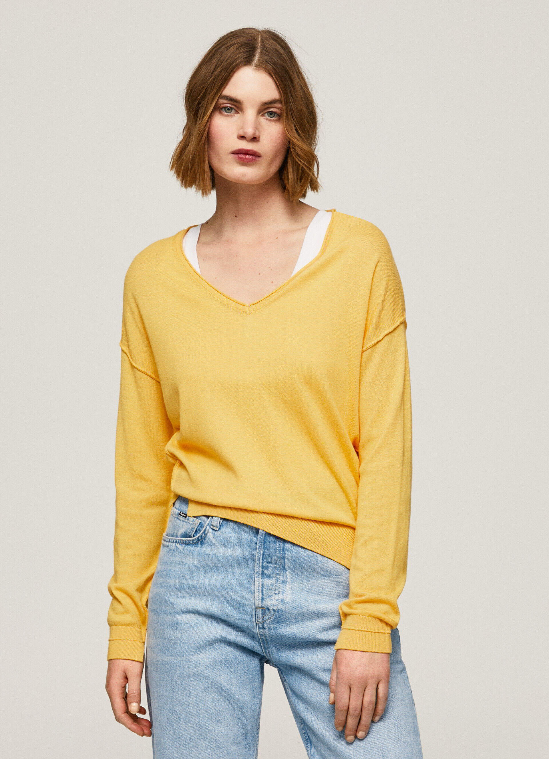 CAMISETA DE MALHA COM DECOTE V RELAXADO - brilhante
