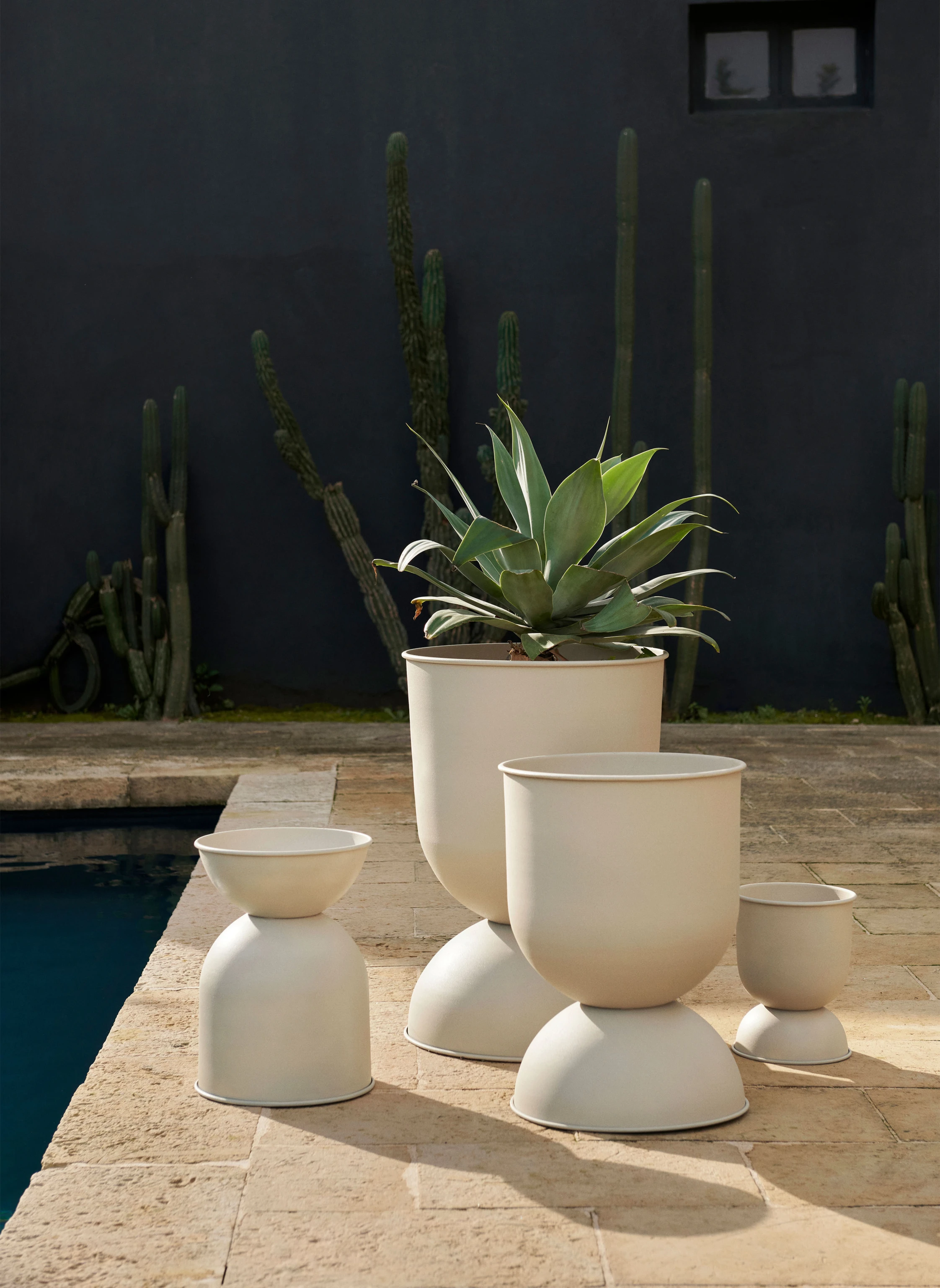 Ferm LIVING Blumentopf HOURGLASS MEDIUM