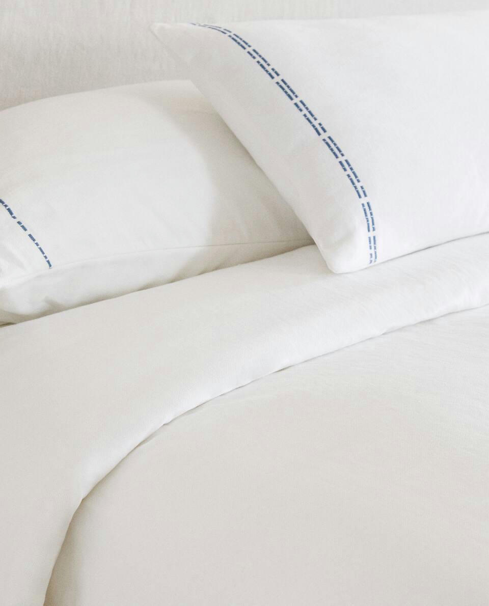Colcha com costura decorativa
