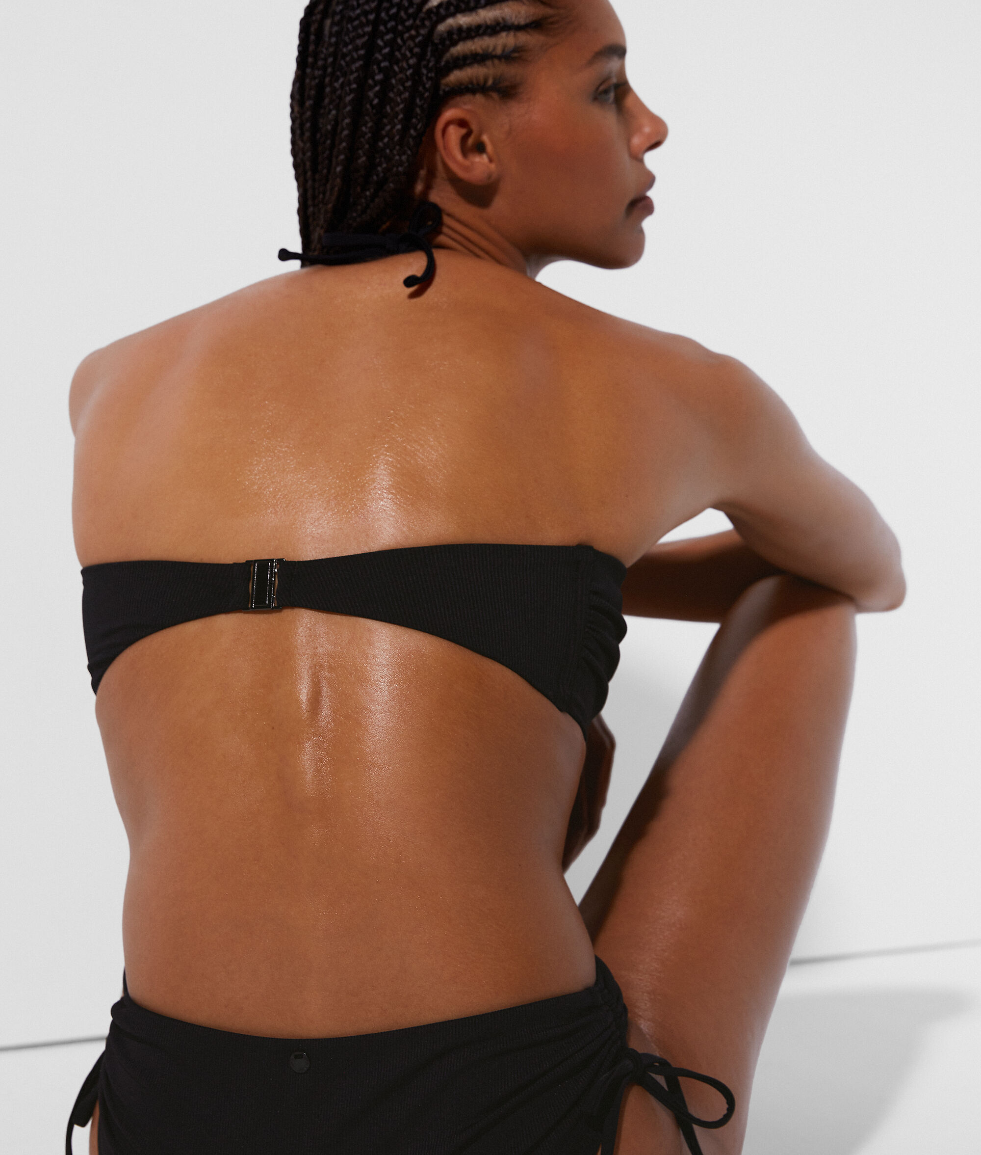 BANDEAU TORSADÉ EMBLÉMATIQUE DU STYLE KARL