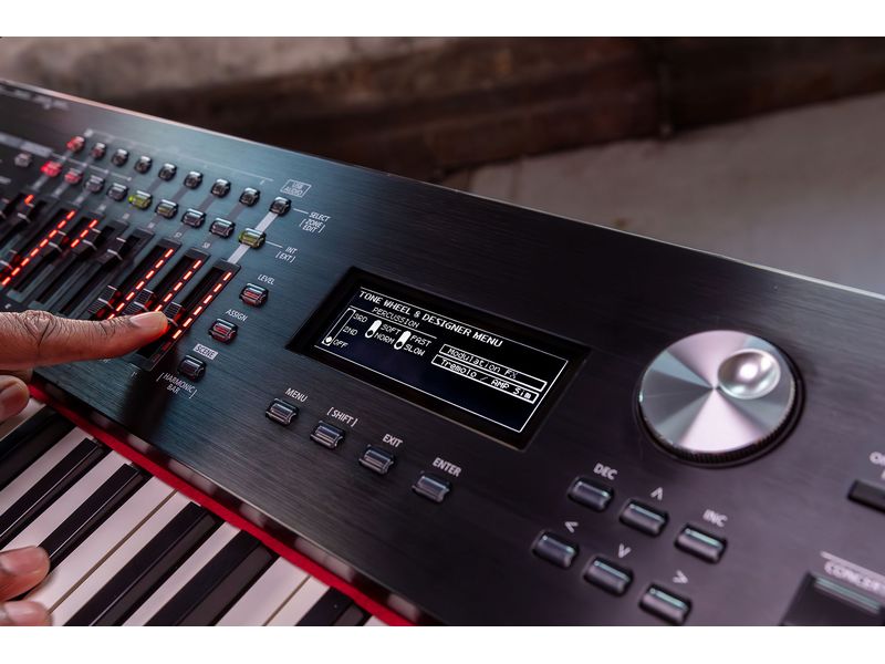 Roland Stage Piano RD-2000 EX Stagepiano mit zwei unabhängigen Klangerzeugern und modernen Steuerungsfunktionen