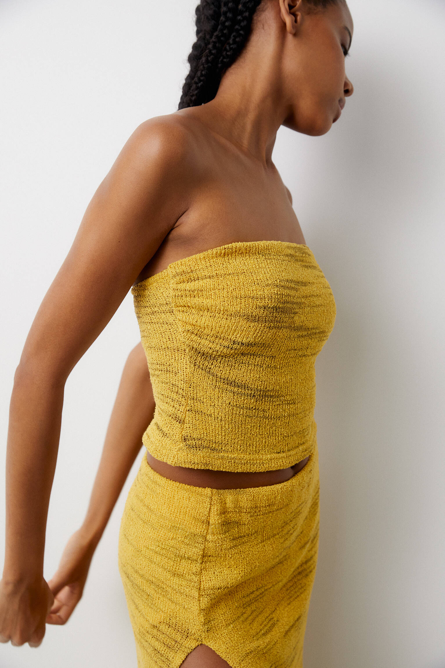 Top bandeau com costura vazada amarelo - Amarelo