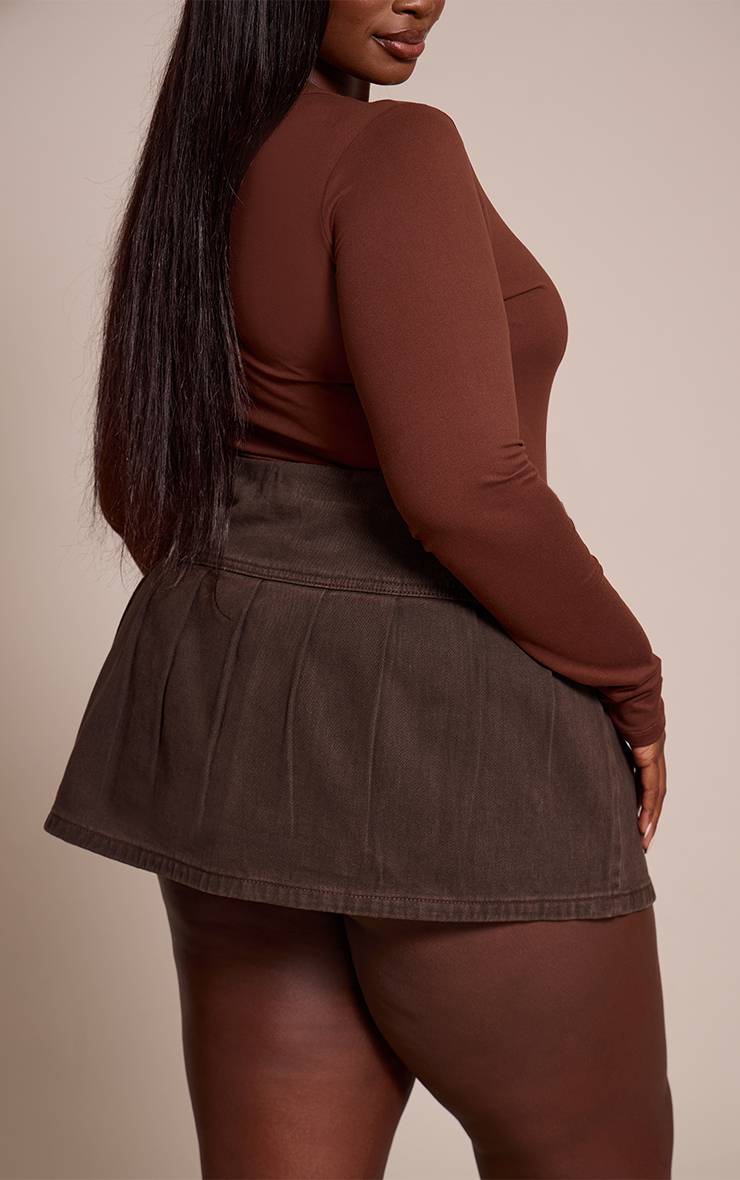 Dark Chocolate Jupe Courte Plissée En Denim Fluide Grande Taille