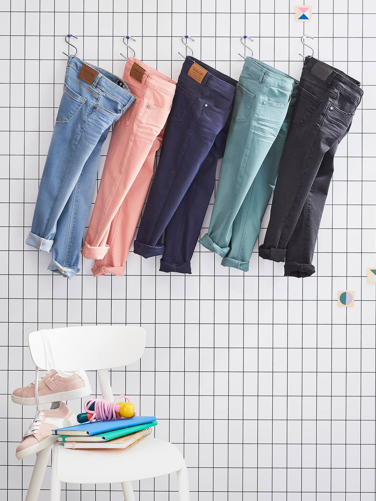 Calça feminina slim fit Morphologik, para quadris largos, tamanho STANDARD, cor azul-escura lisa.