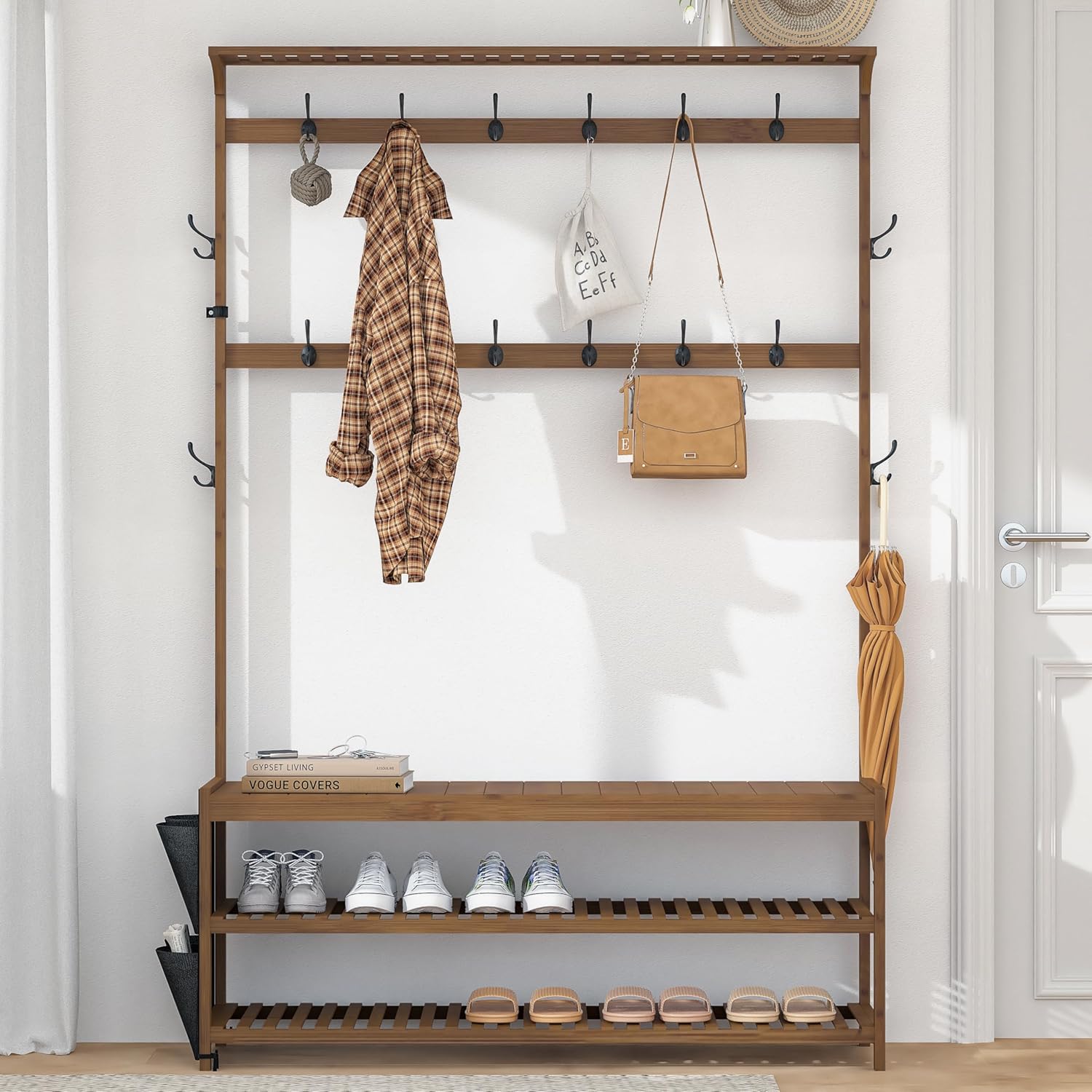 AMBIRD Garderobe aus Bambus Flurbaum mit Schuhbank und Regalen 6-in-1 Garderoben-Ständer mit Aufbewahrungstaschen und 14 Haken | Großformatige Maße in Braun, 119x40x180 cm