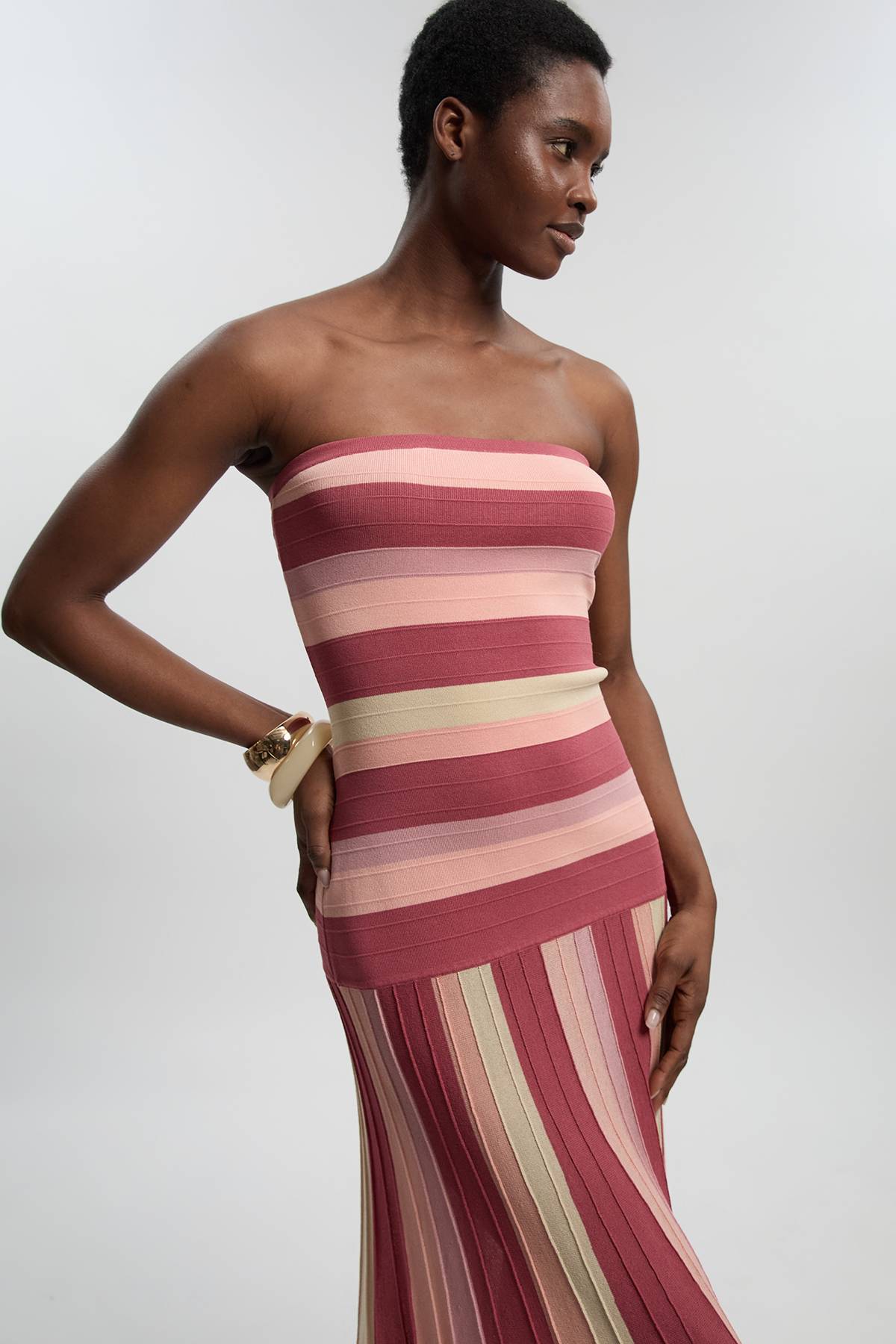 KarenMillen Robe Longue en Maille Rayée à Épaules Dénudées