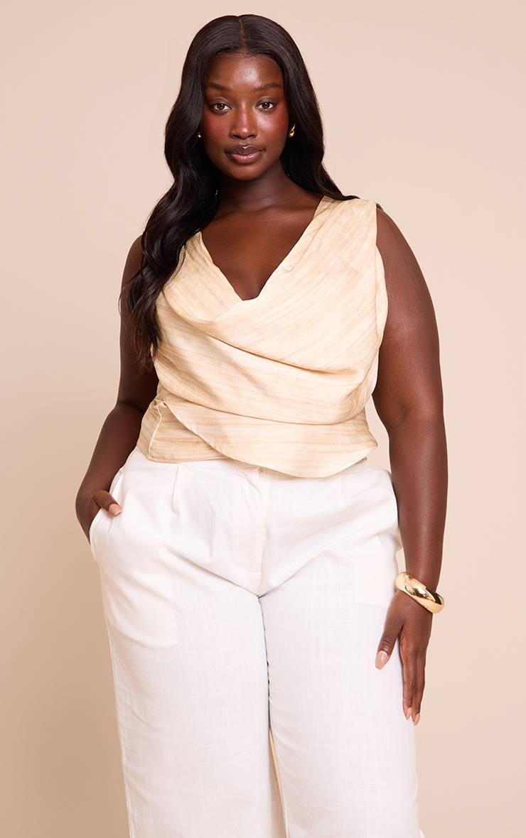 Beige Haut Grande Taille À Col Bénitier Avec Détails Drapés Et Finitions En Satin Mat À Rayures