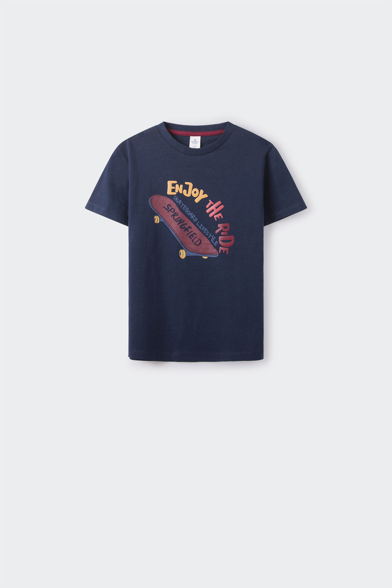 Camiseta infantil com estampa de skate