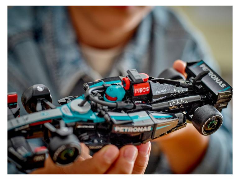 Mercedes-AMG F1® W15 racewagen 77244