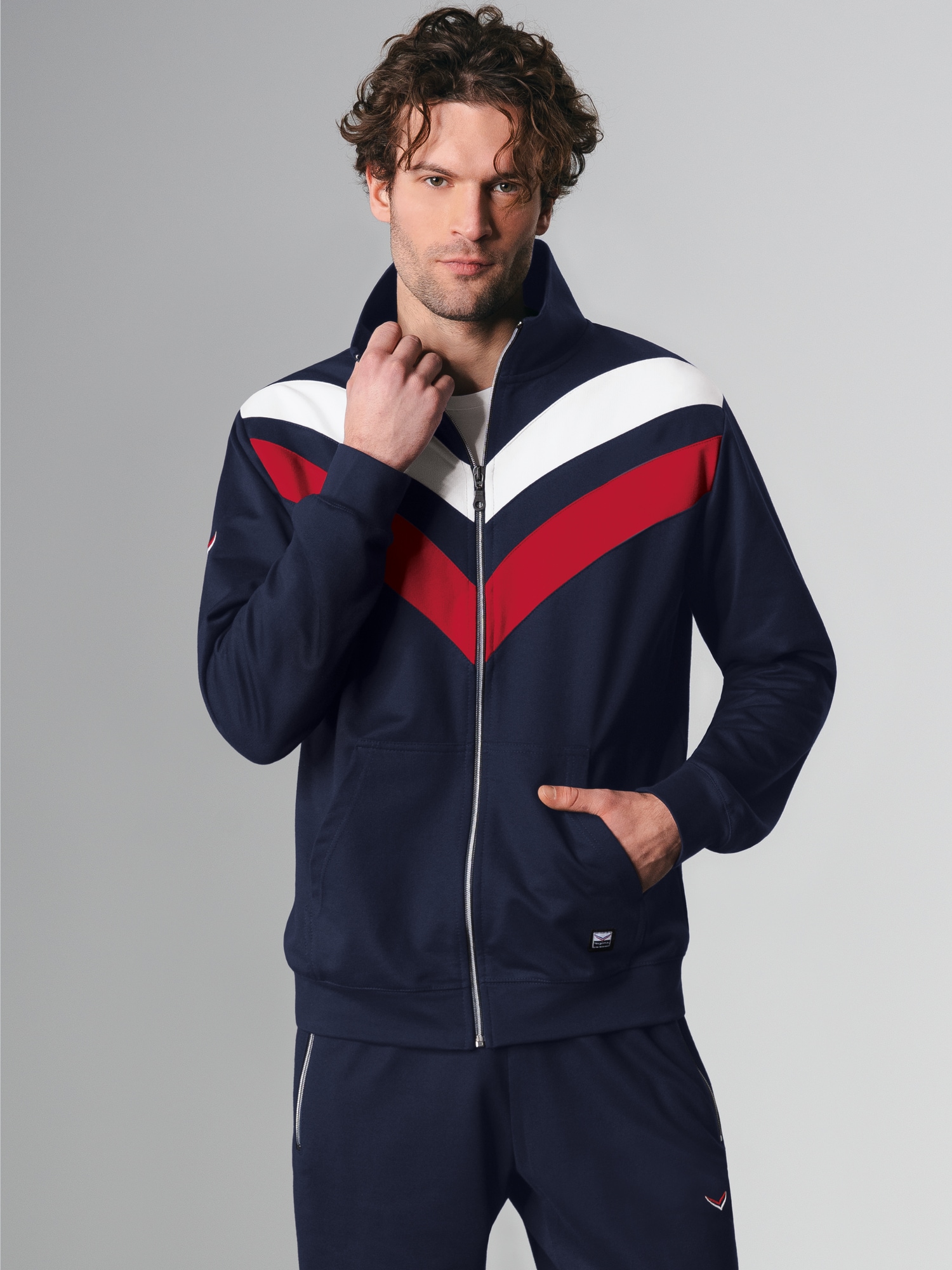 Sweatjacke mit praktischen Taschen Navy