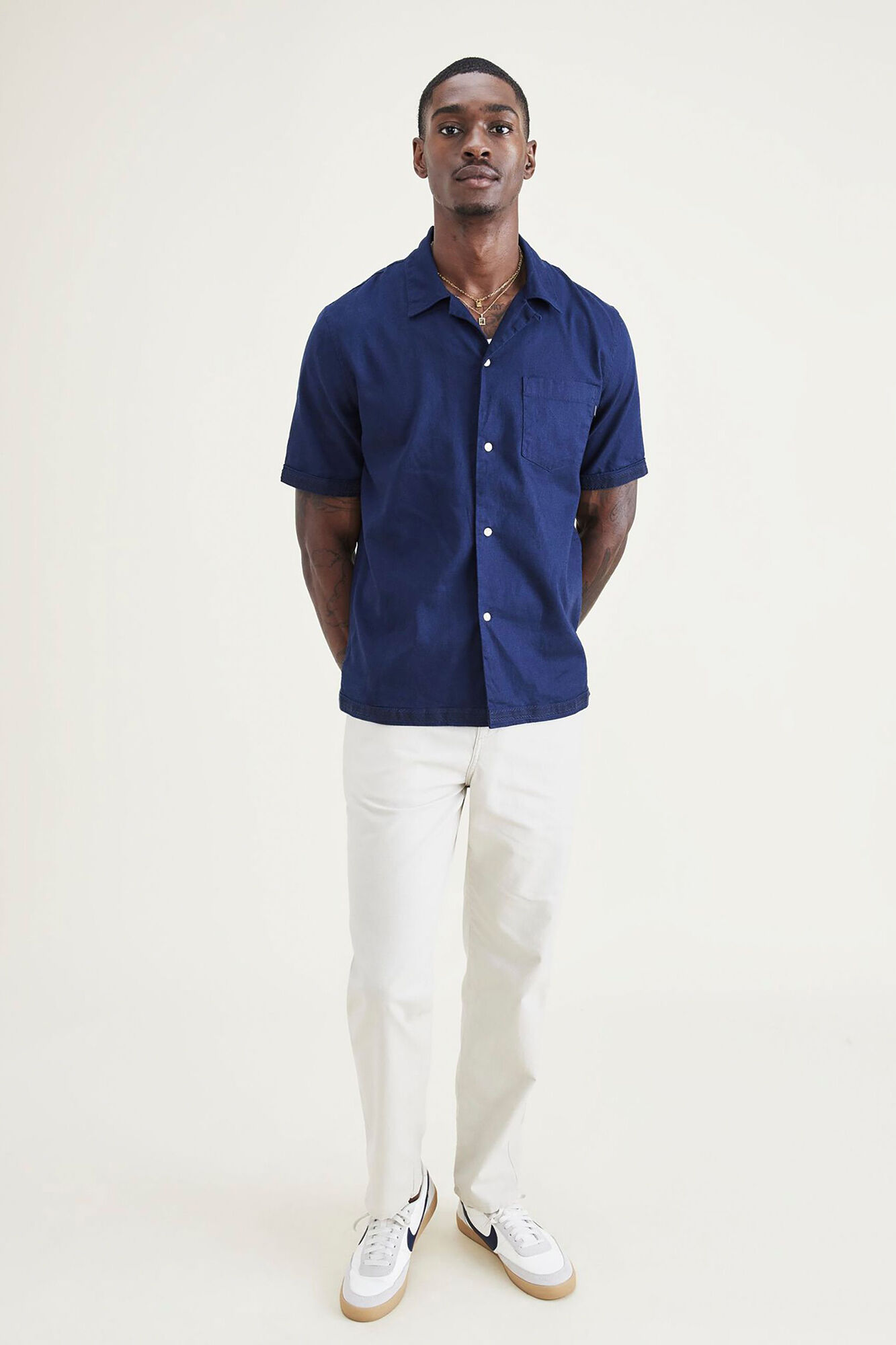 Camisa de gola aberta com modelagem regular - Azul marinho