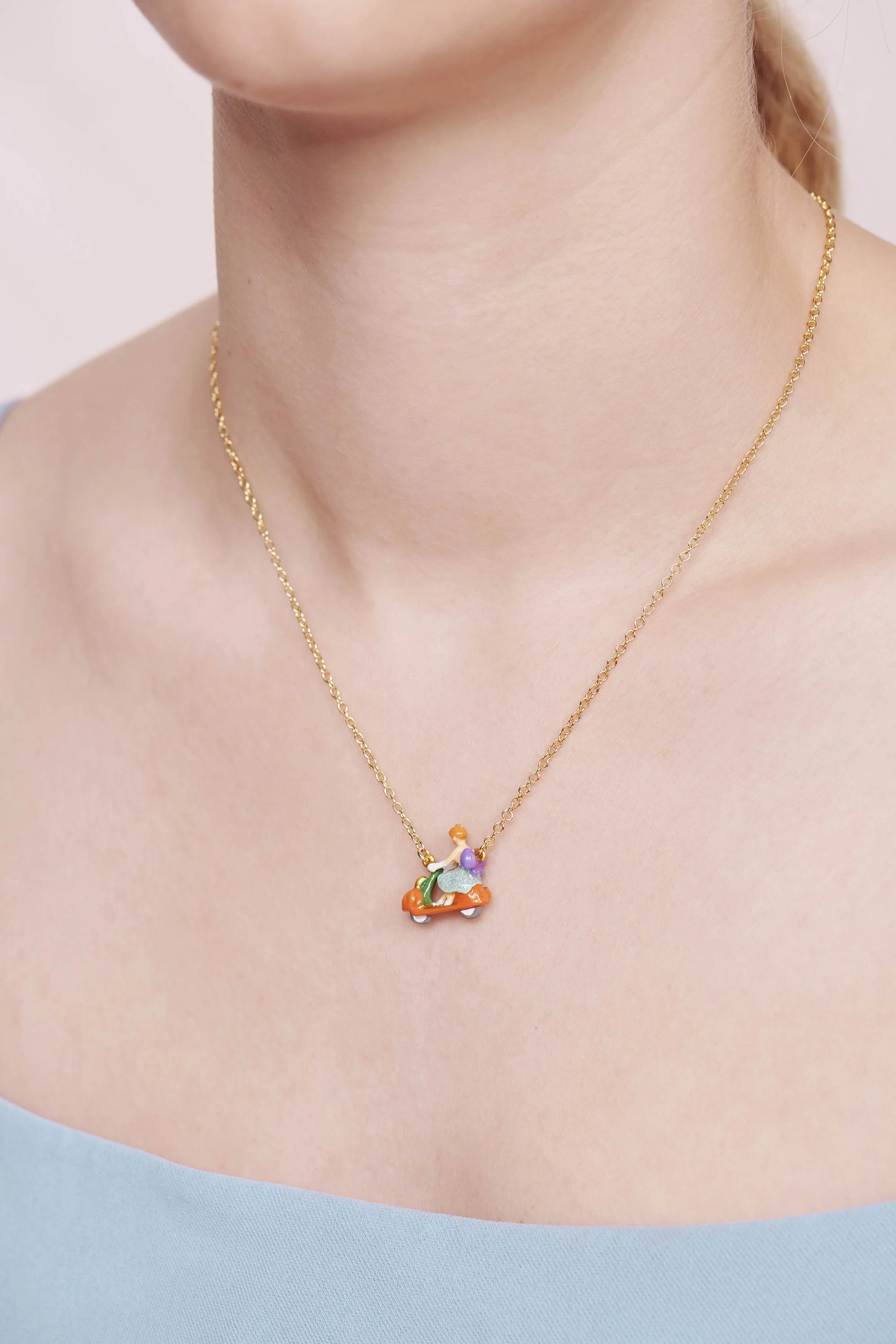 Collier pendentif cendrillon et scooter-citrouille | Multicolore
