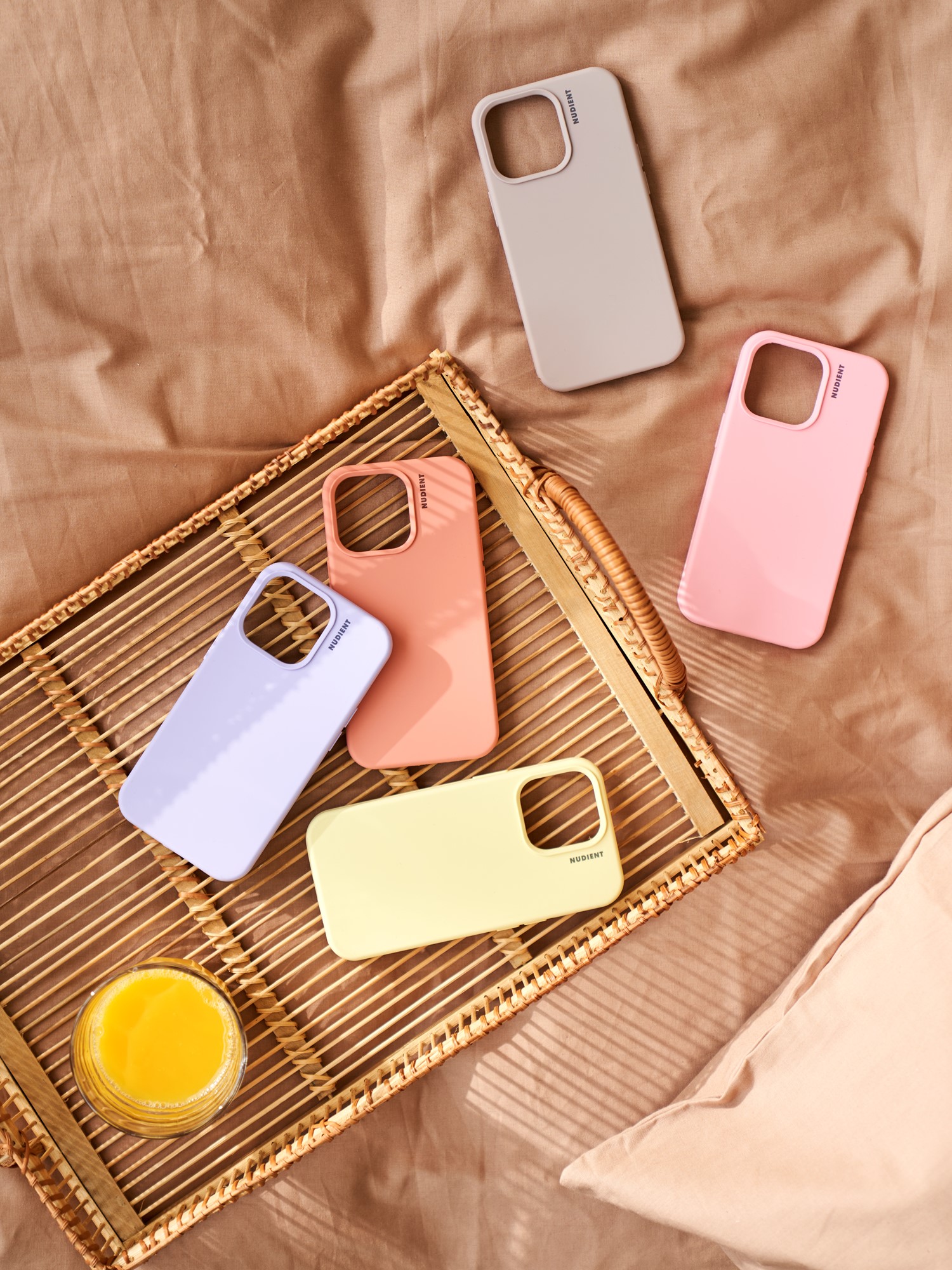 Base mobilcover iPhone 15 Pro | Silikone.  | Peach | NUDIENT