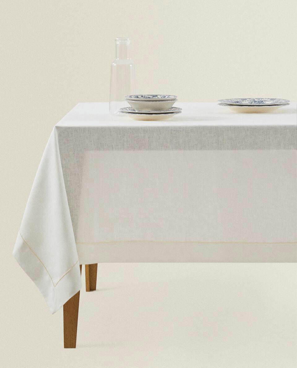 TOALHA DE MESA DE LINHO COM DETALHE EM VIÉS