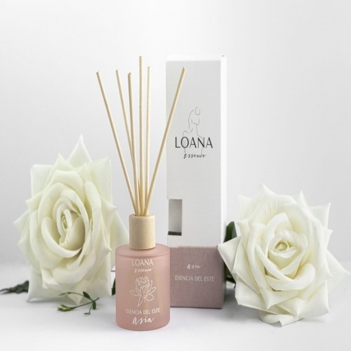 difusor de varetas Loana Essence absorve odores de animais de estimação e possui aroma de jasmim.