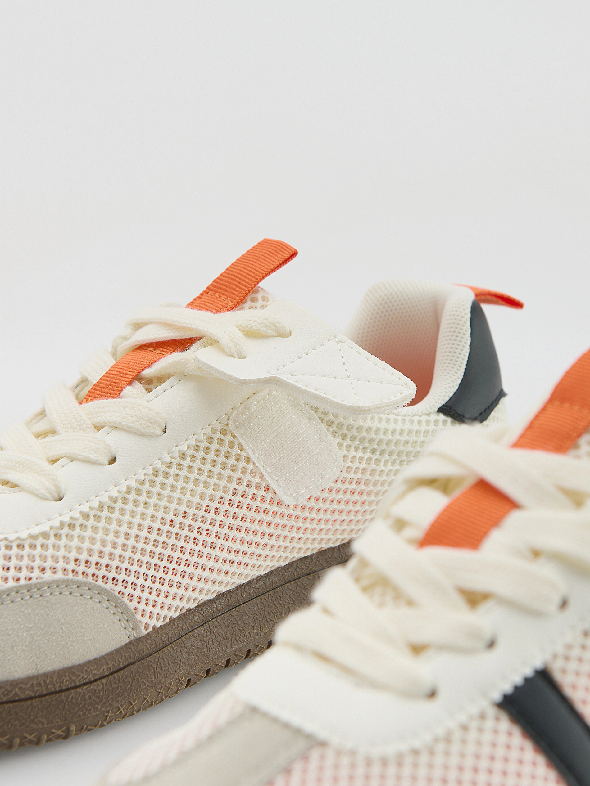 Klassische Sportschuhe