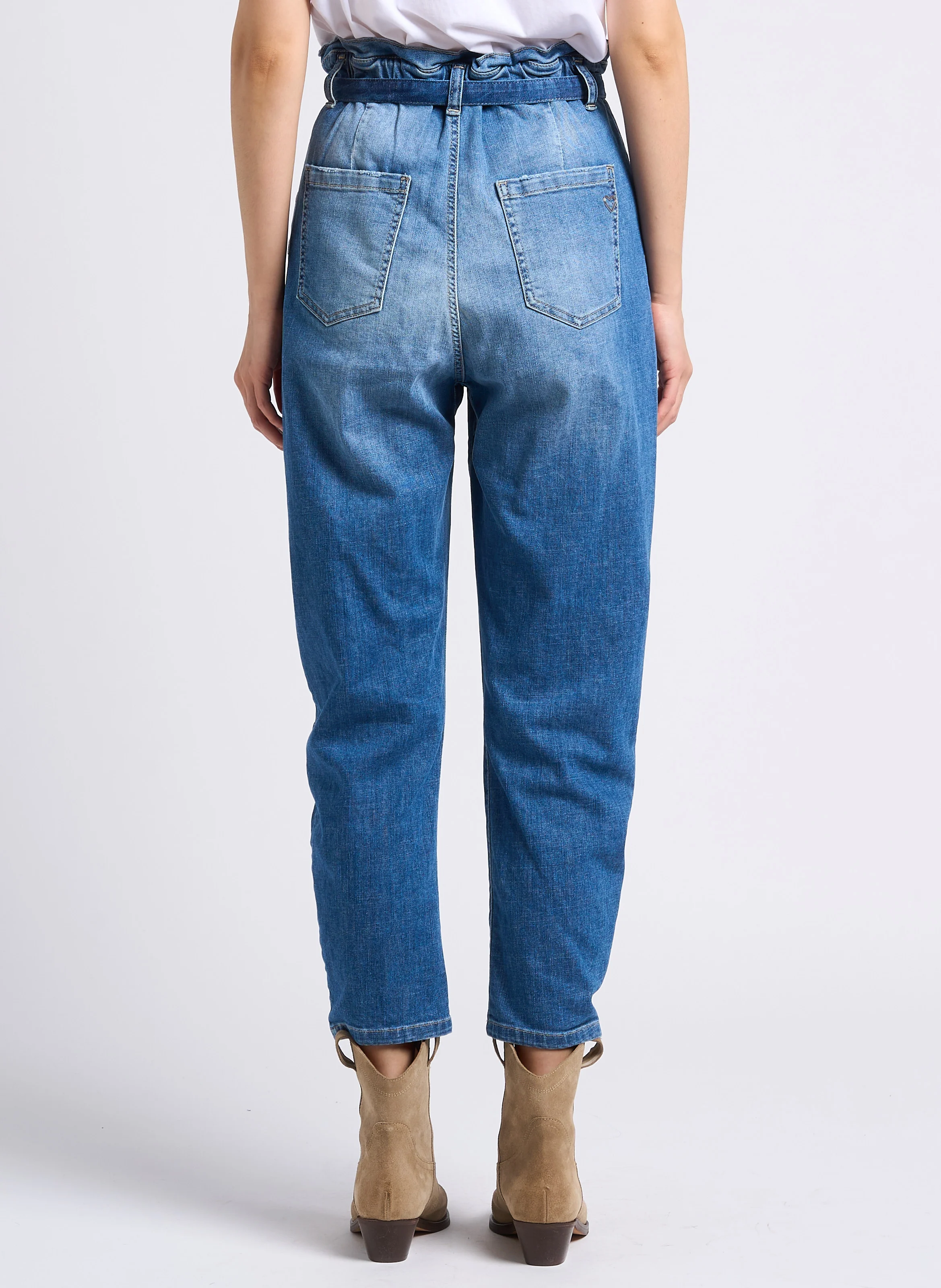 Jean mom-fit taille haute avec ceinture| Bleu