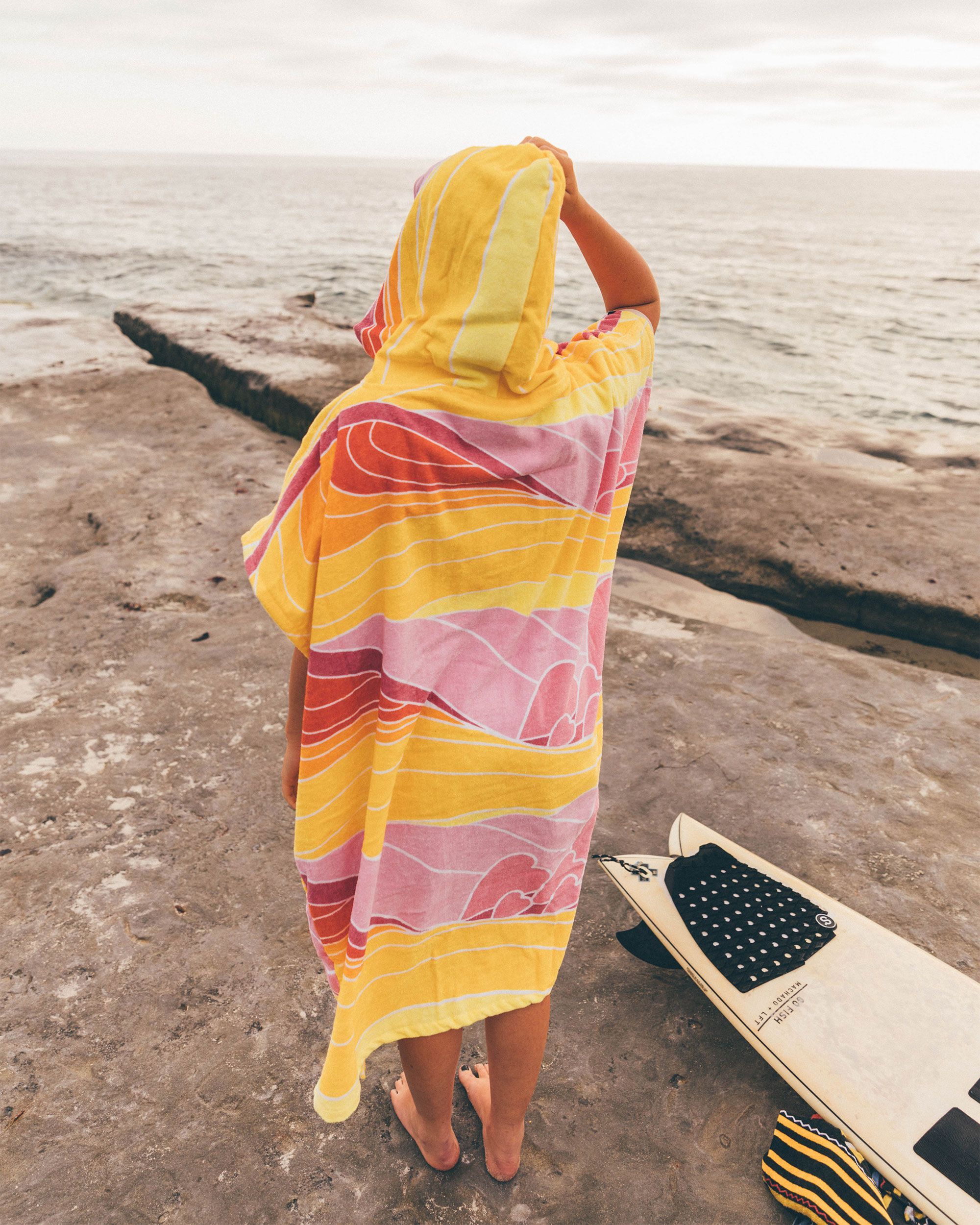 LEUS Poncho Carissa Moore L