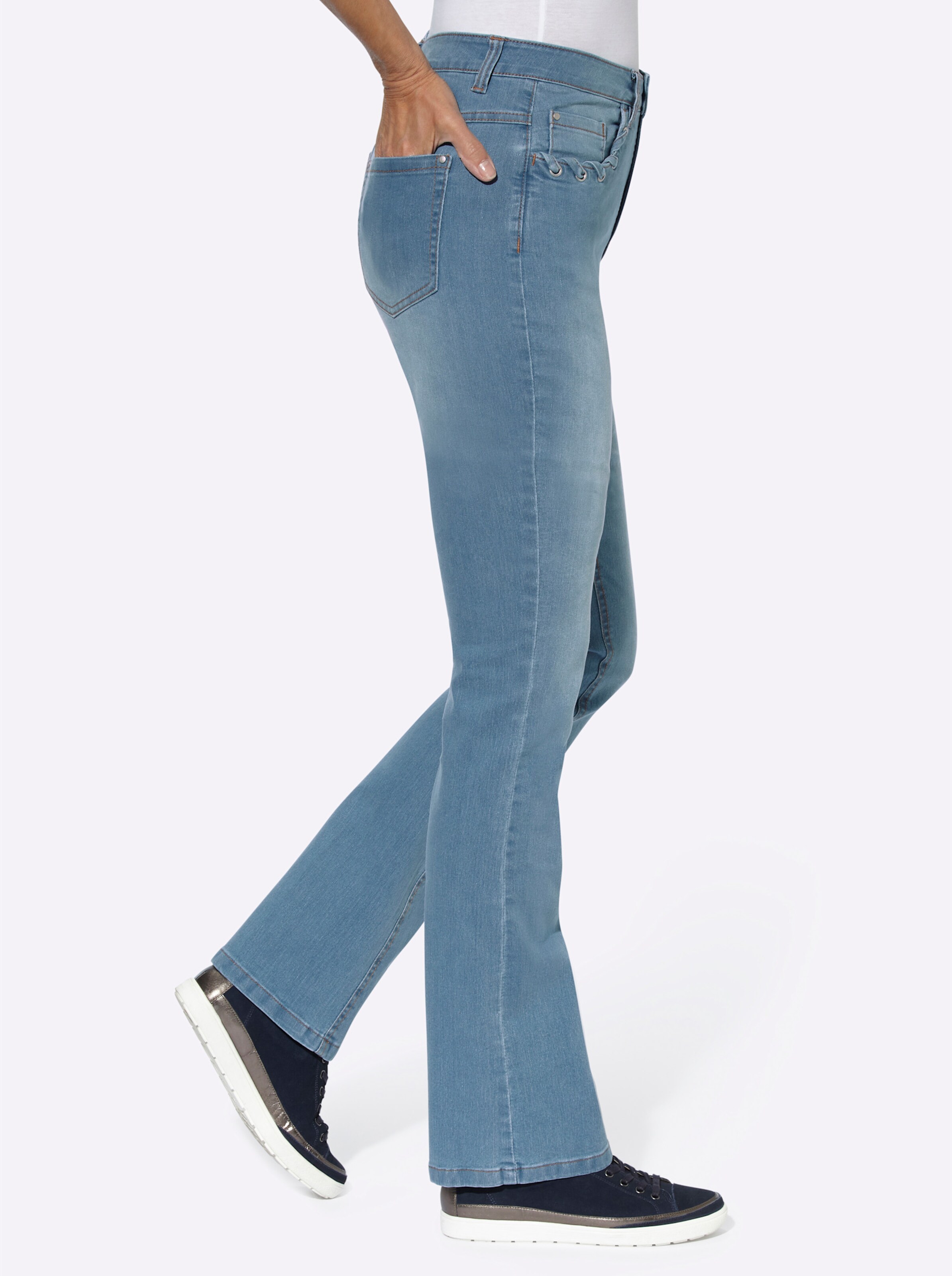 Bootcut-Jeans in blue-bleached