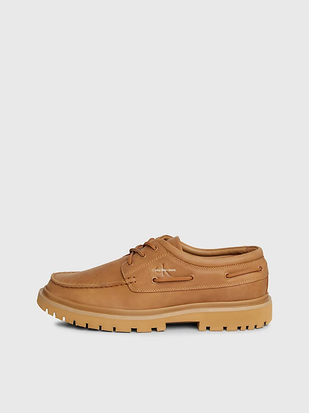 Sapatos híbridos de couro com cadarço