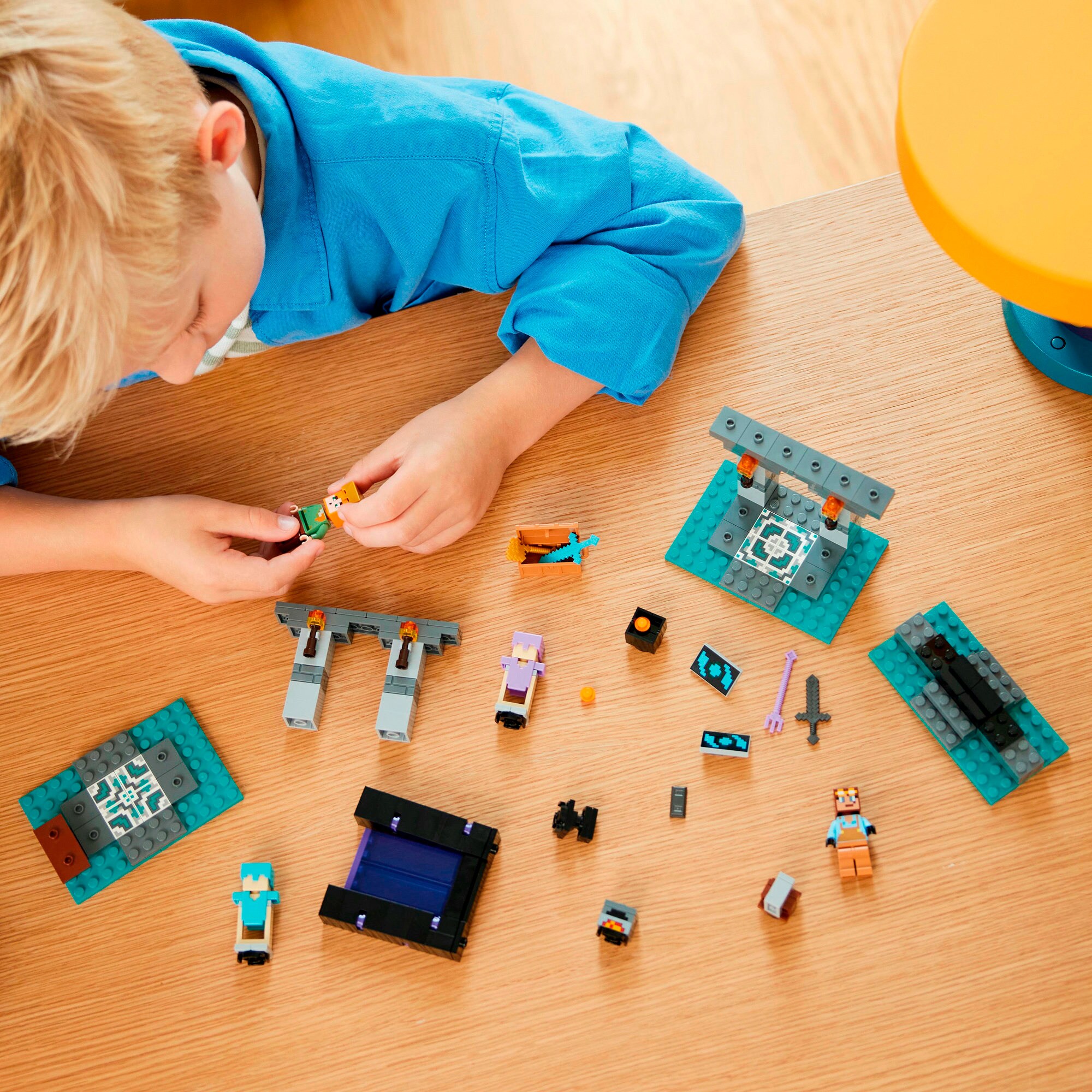 LEGO Konstruktionsspielzeug Minecraft Die Waffenkammer