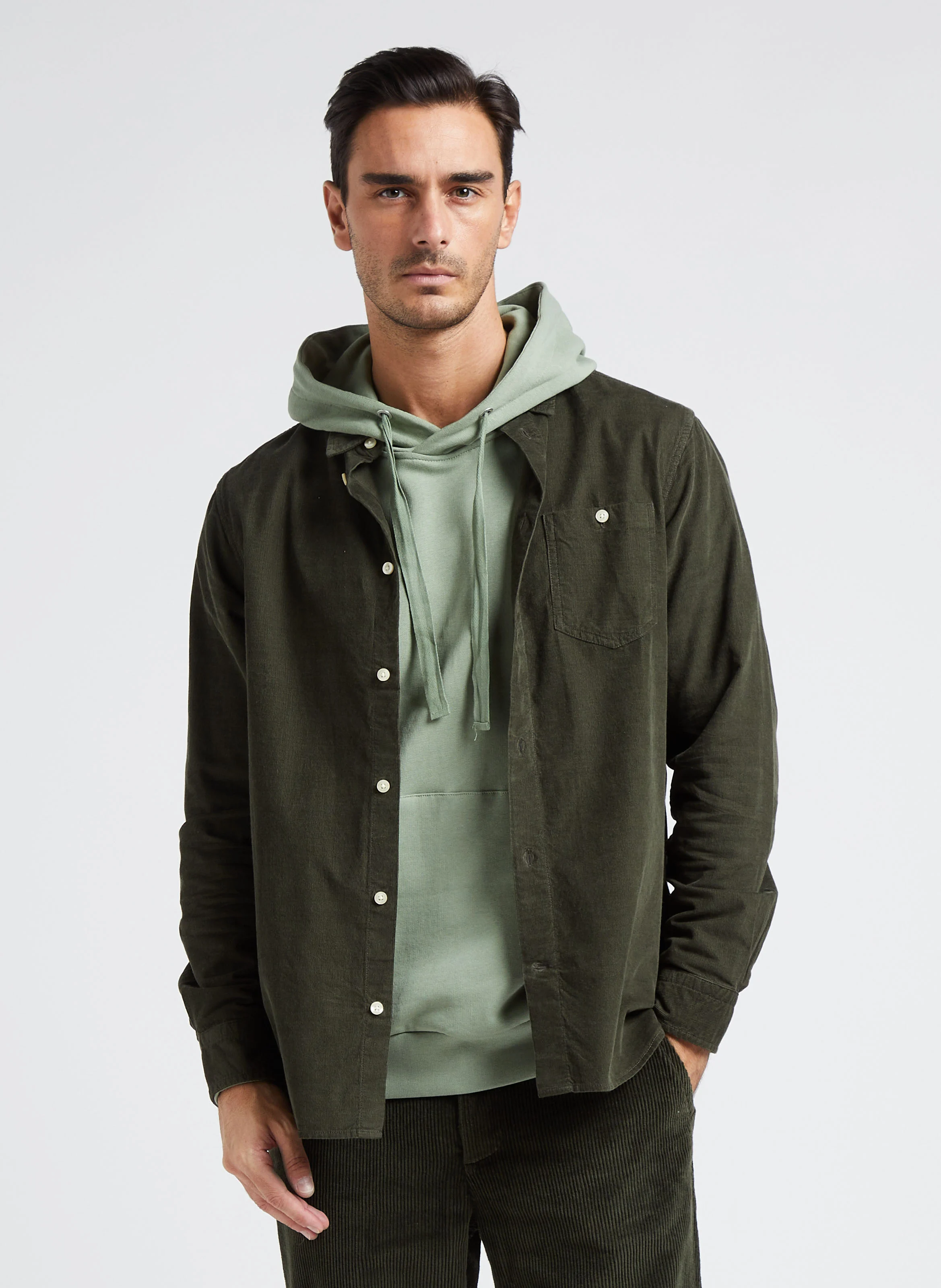 Chemise col classique aspect velours côtelé en coton bio | Vert