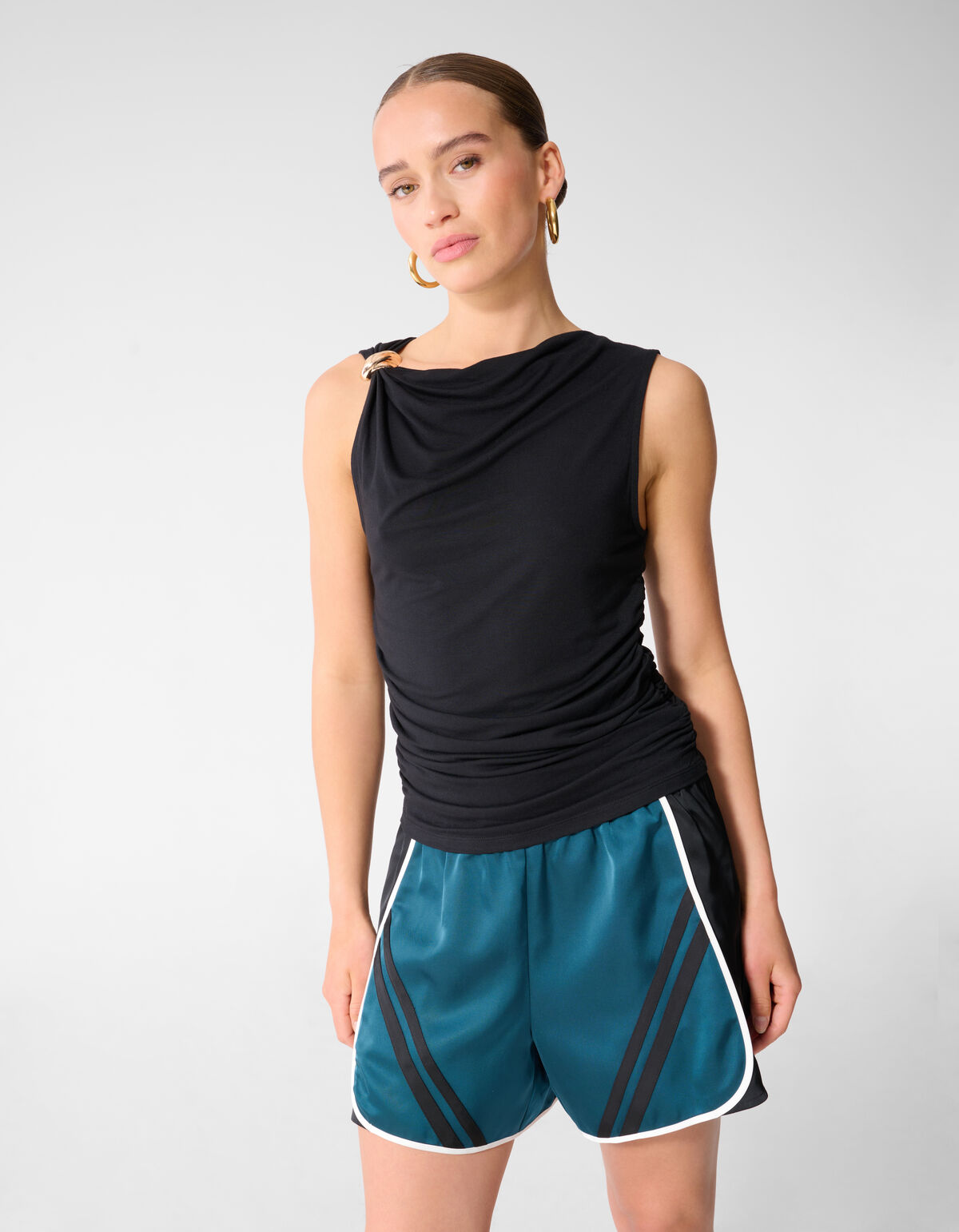 Sleeveless Hardware Top Zwart